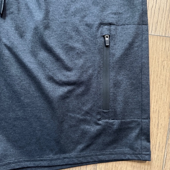Men’s Mens Athleisure Short with a Side Zip Pocket - NWT Size M - Picture 3 of 6